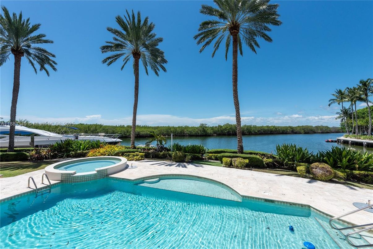 Exterior, Pool, Water