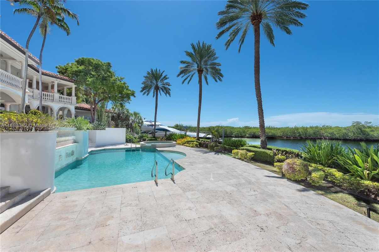 Exterior, Pool, Water