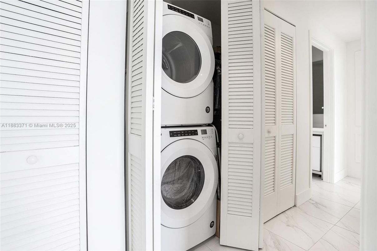 Interior, Marble, Utility Closets, Washer