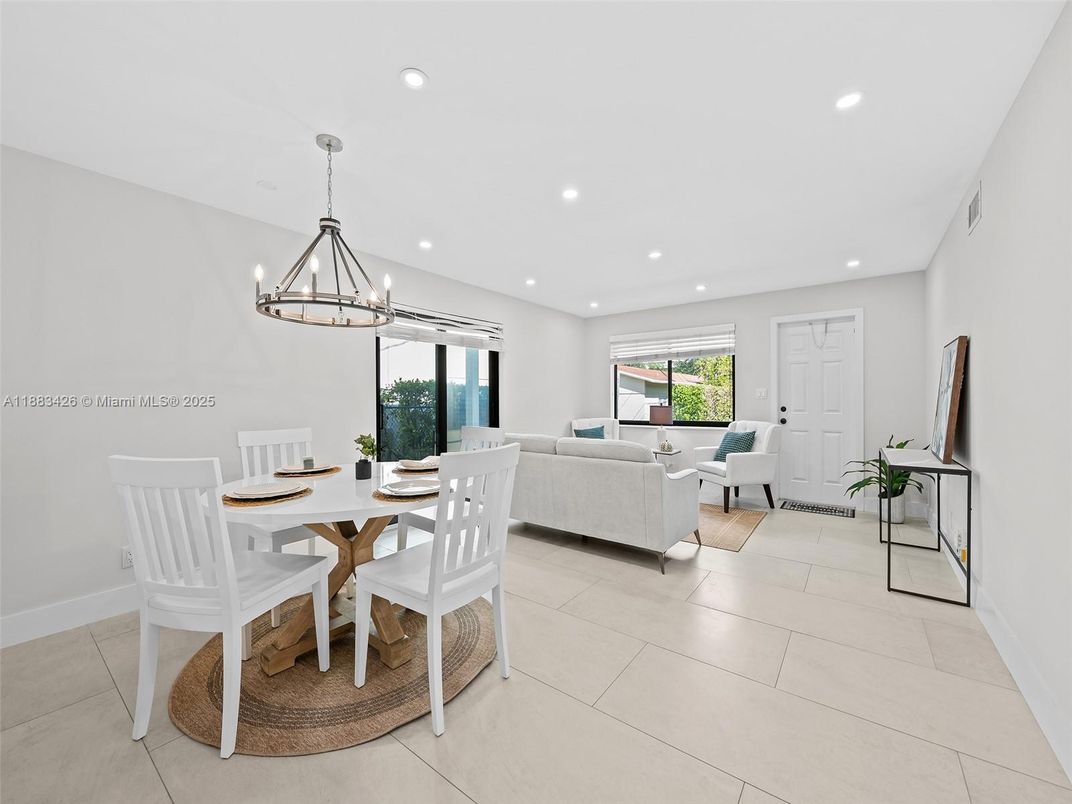Chandelier, Dining room, Interior, Living room, Recessed Lighting