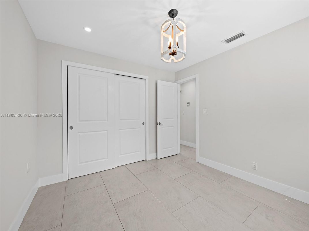 Empty room, Interior, Pendant Lights, Recessed Lighting