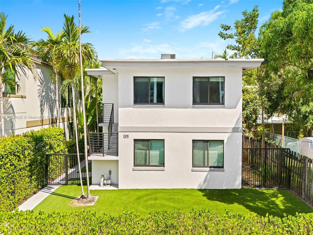 Backyard, Exterior, Facade, Modern