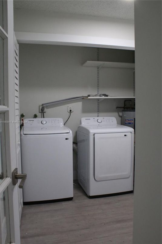 Interior, Utility Closets, Washer, Wood Texture Flooring
