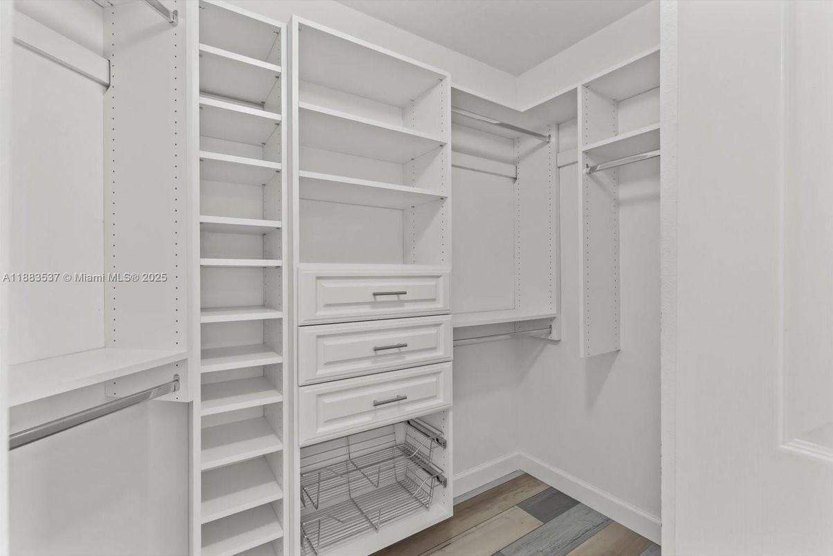 Interior, Walk-in Closets, Wood Texture Flooring