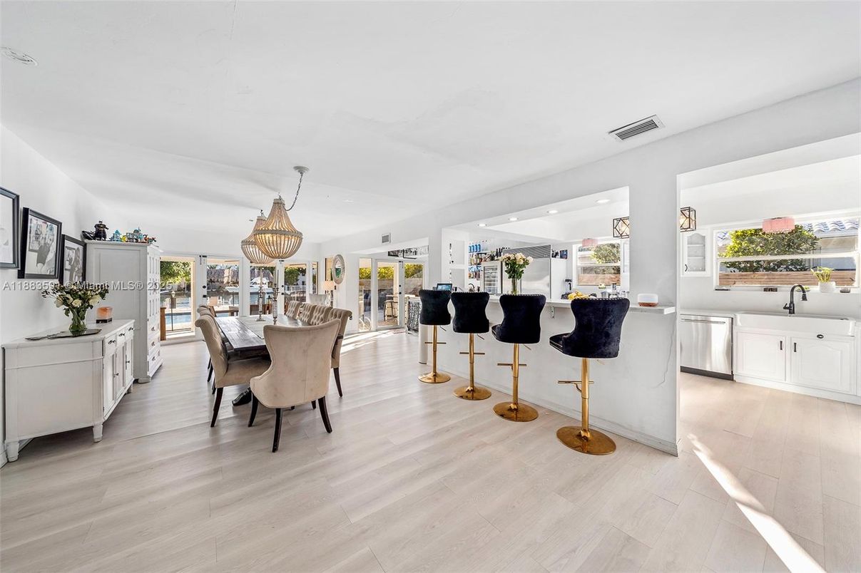 Dining room, Interior, Kitchen, Pendant Lights, Recessed Lighting, Wood Texture Flooring