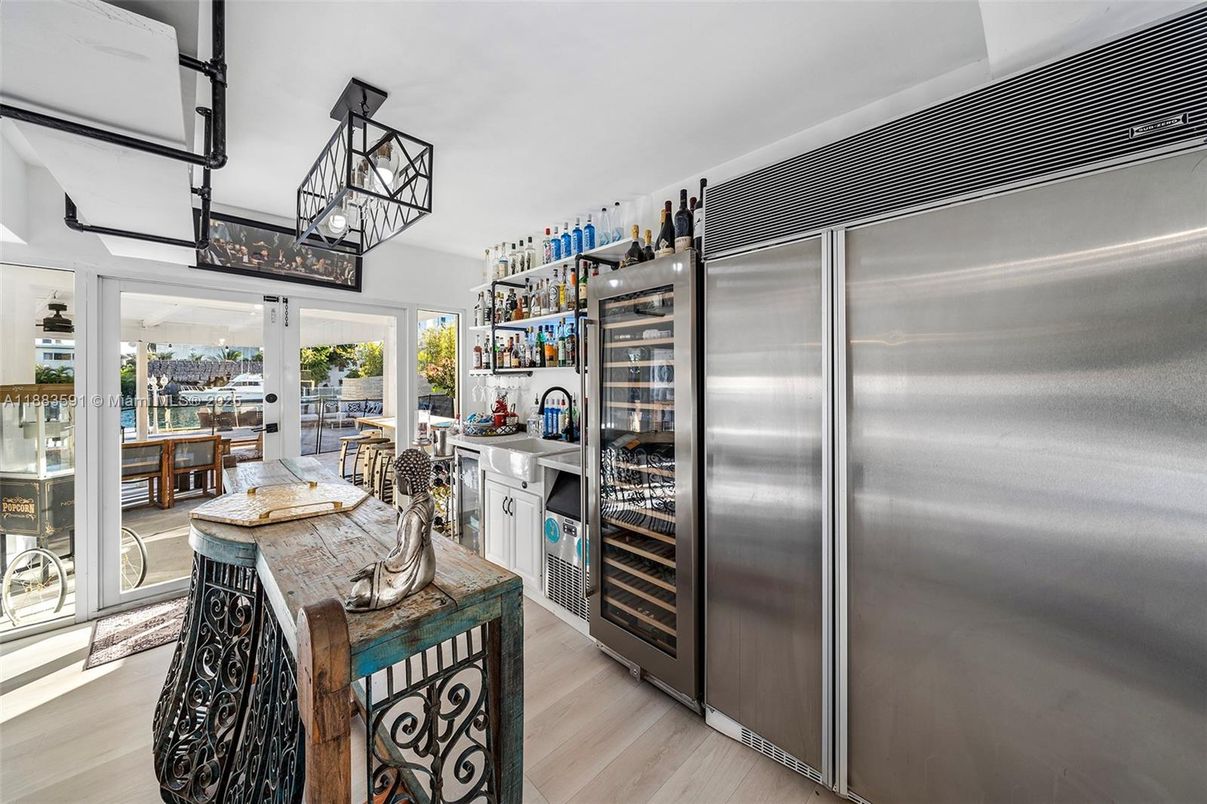 Dining room, Interior, Kitchen, Stainless Steel Appliances, Wood Texture Flooring