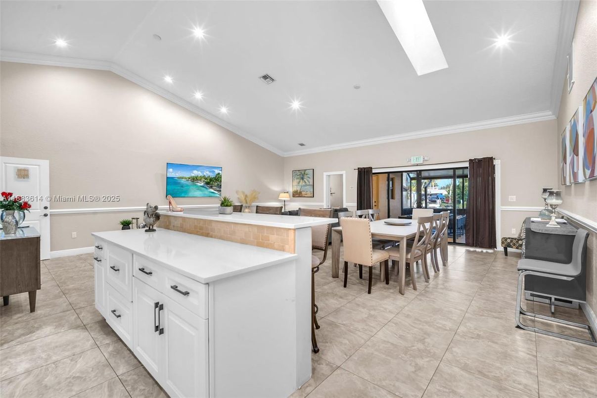 Dining room, Interior, Kitchen, Recessed Lighting