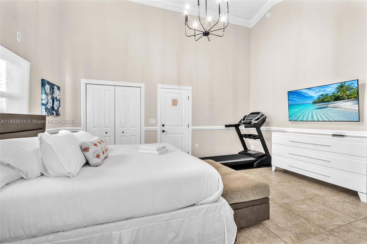 Bedroom, Fitness Equipment, Interior, Pendant Lights
