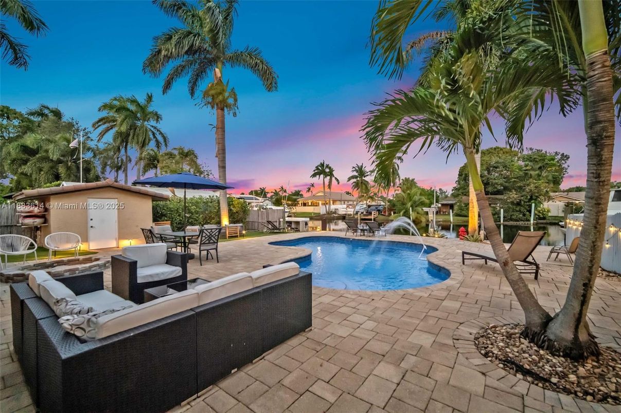 Exterior, Pool
