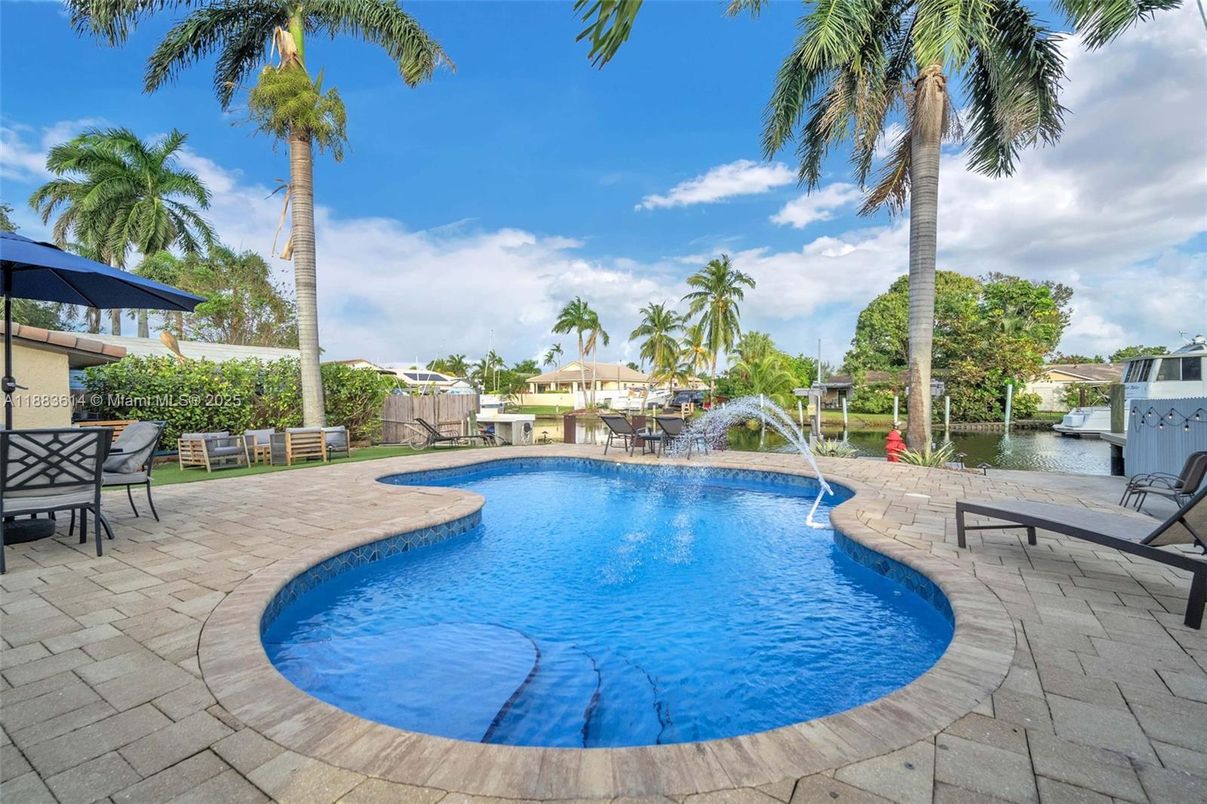 Exterior, Pool, Water