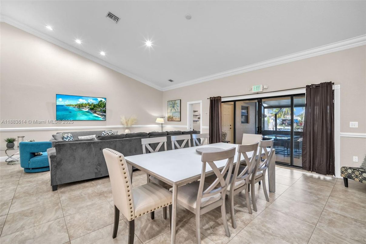 Dining room, Interior, Living room, Recessed Lighting