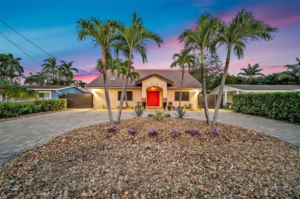 Backyard, Exterior, Facade, Mediterranean