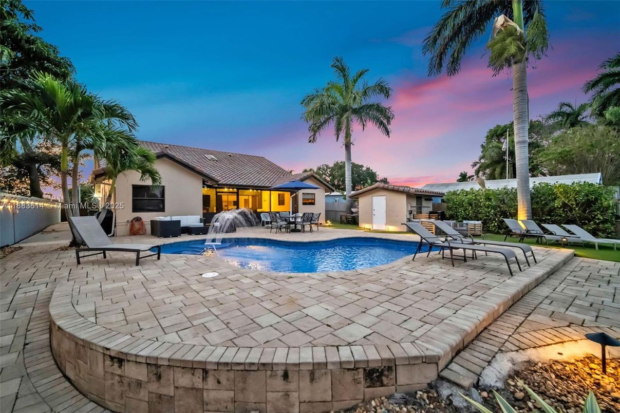 Exterior, Pool