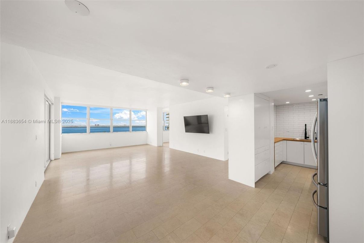 Empty room, Interior, Recessed Lighting, Water