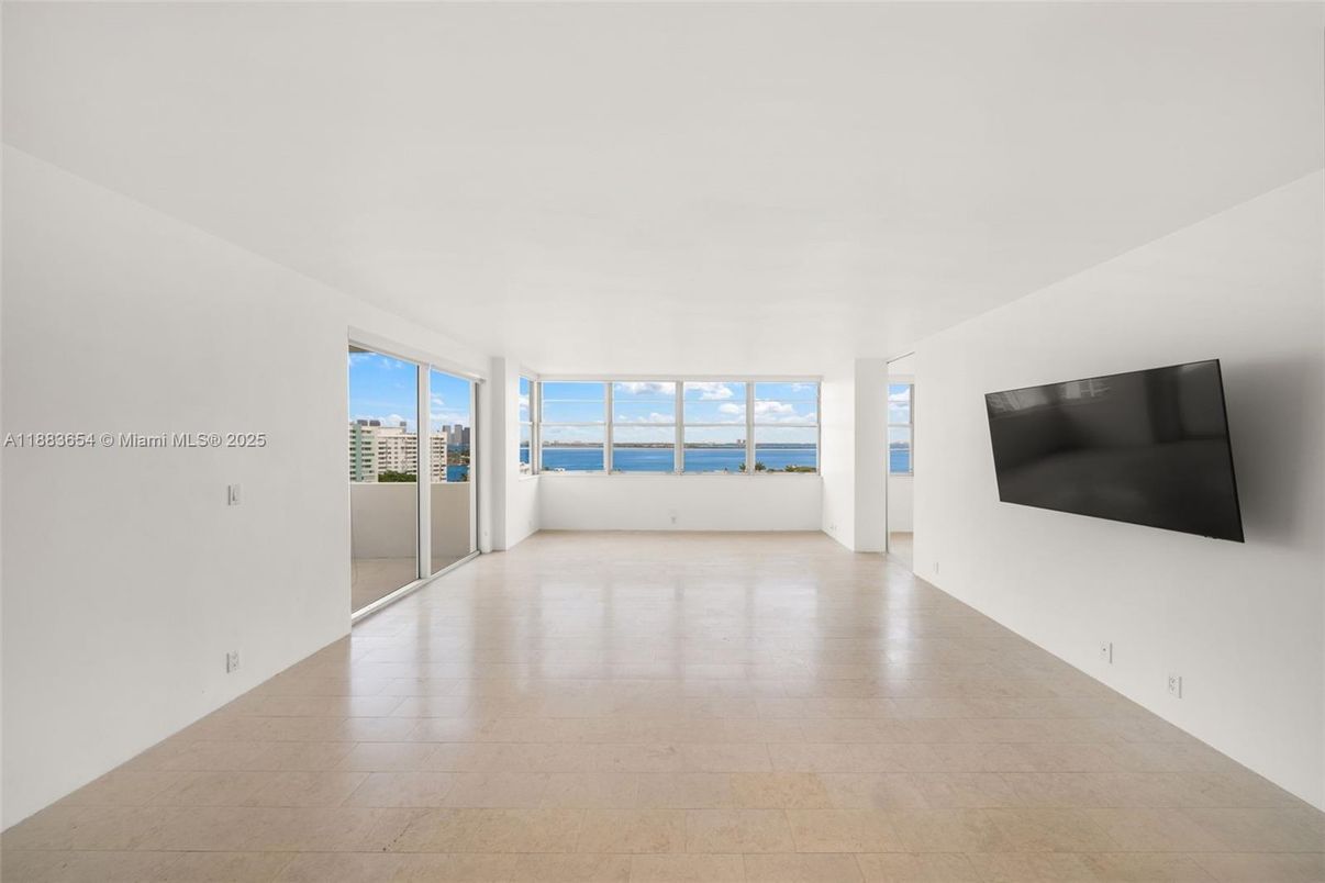 Empty room, Interior, Water