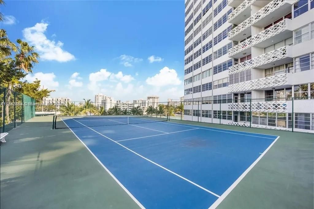 Exterior, Tennis Courts