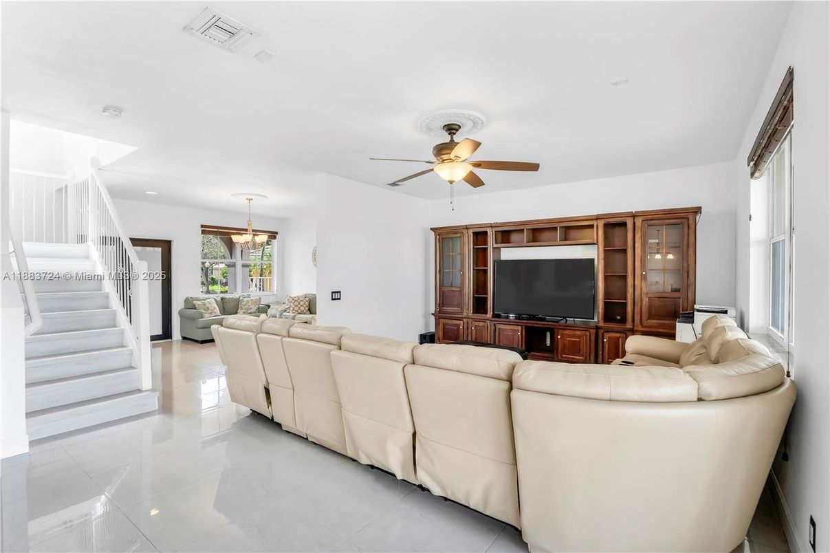 Interior, Living room, Pendant Lights, Recessed Lighting