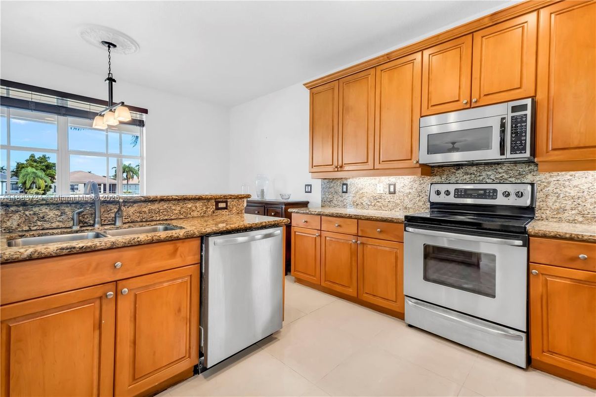 Interior, Kitchen, Pendant Lights, Stainless Steel Appliances