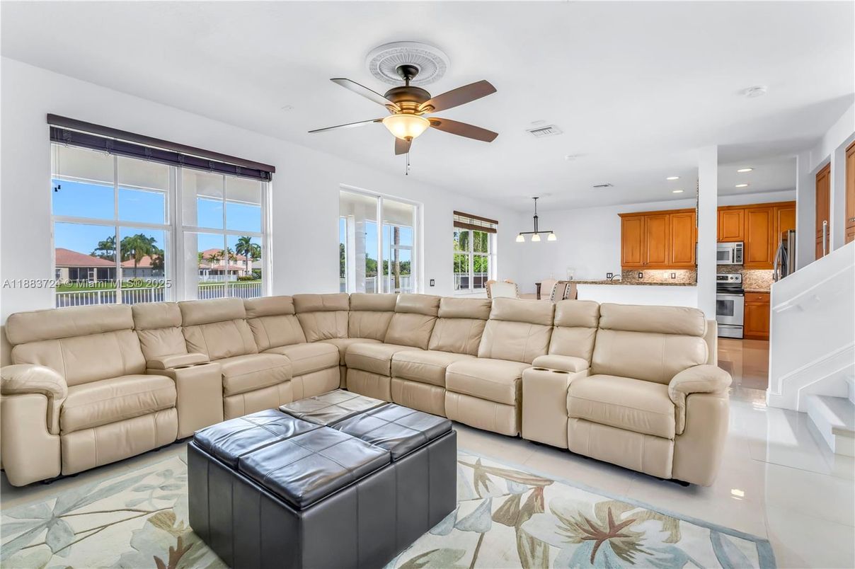 Interior, Kitchen, Living room, Pendant Lights, Recessed Lighting, Stainless Steel Appliances