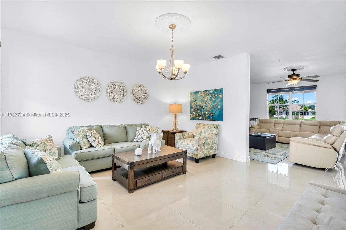 Chandelier, Interior, Living room