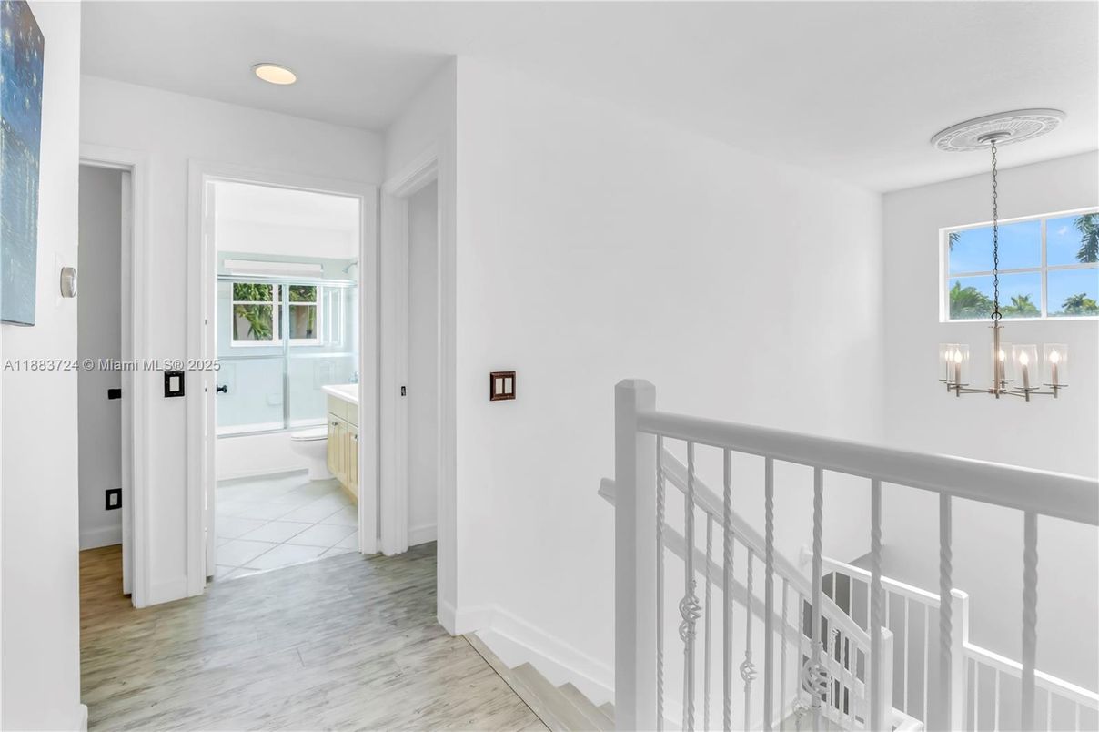 Bathroom, Chandelier, Interior, Pendant Lights, Recessed Lighting, Wood Texture Flooring