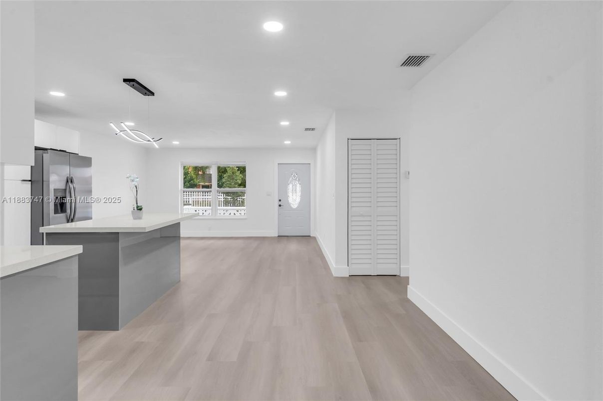 Interior, Pendant Lights, Recessed Lighting, Wood Texture Flooring