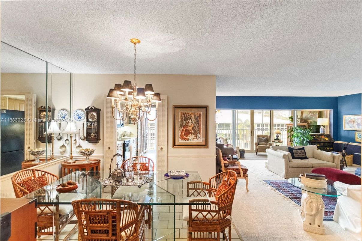 Chandelier, Dining room, Interior, Living room