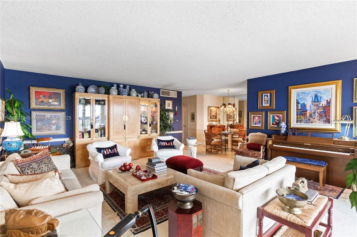 Chandelier, Dining room, Interior, Living room, Piano