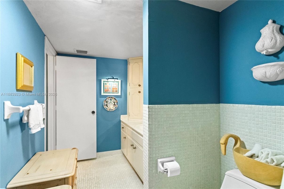 Bathroom, Interior