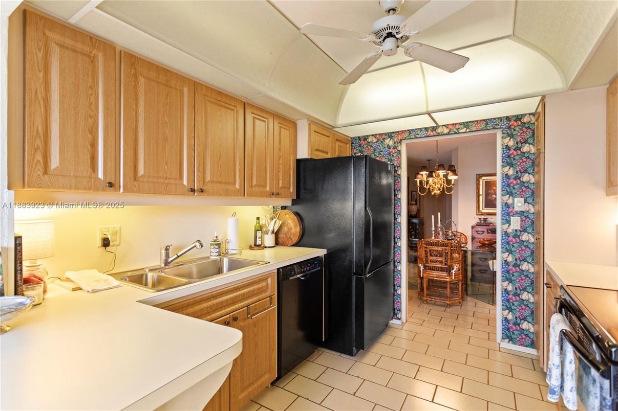 Chandelier, Interior, Kitchen