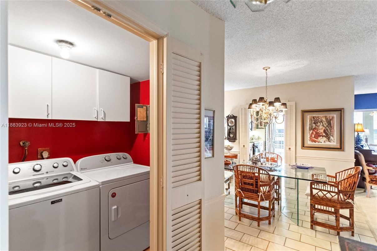Chandelier, Dining room, Interior, Utility Closets, Washer