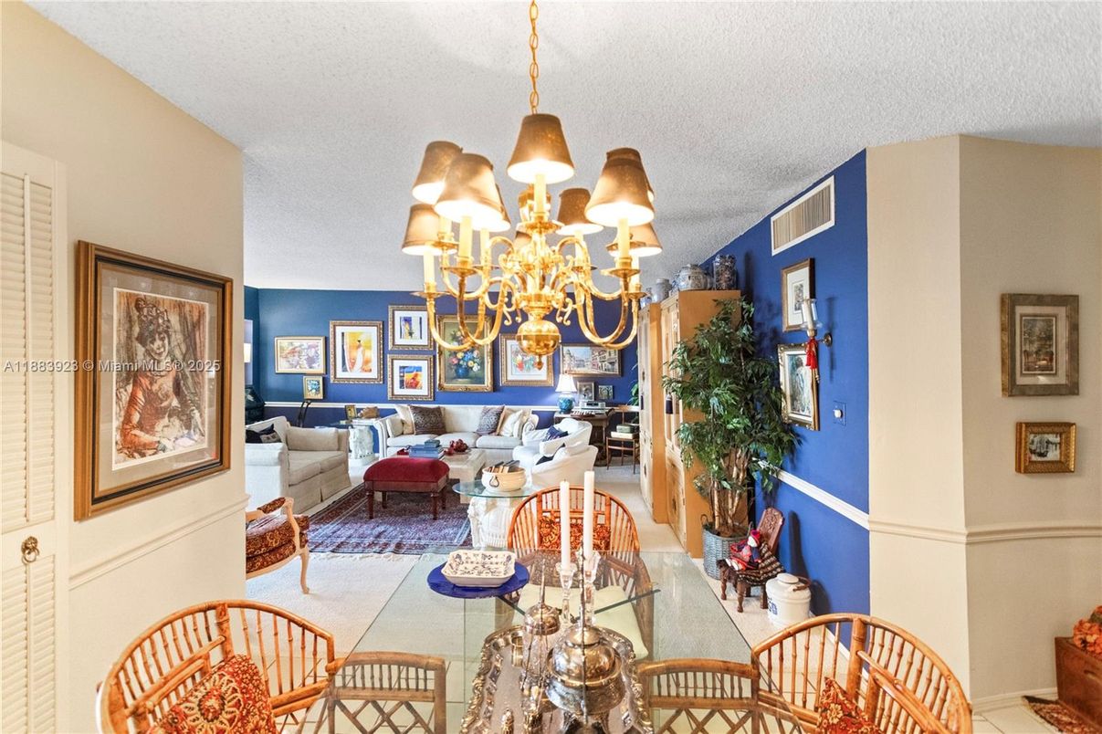 Chandelier, Dining room, Interior, Living room