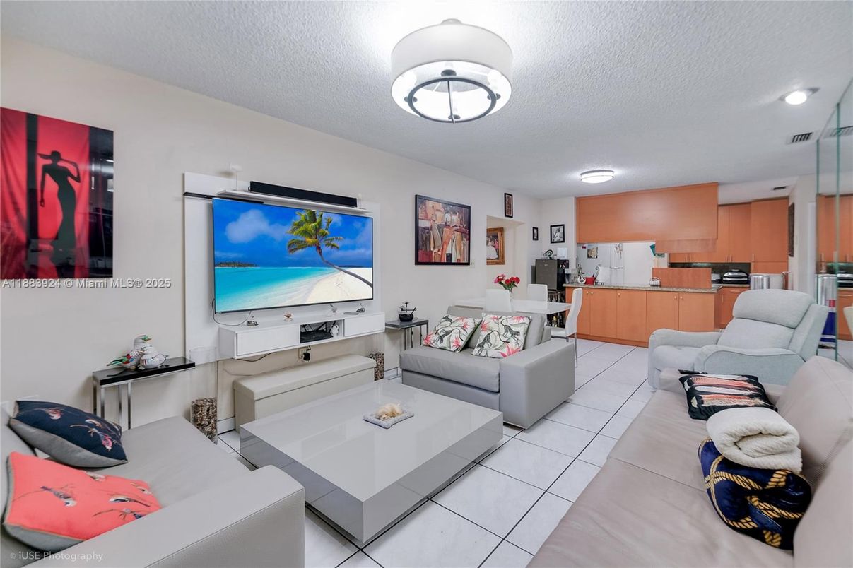 Dining room, Interior, Kitchen, Living room, Recessed Lighting