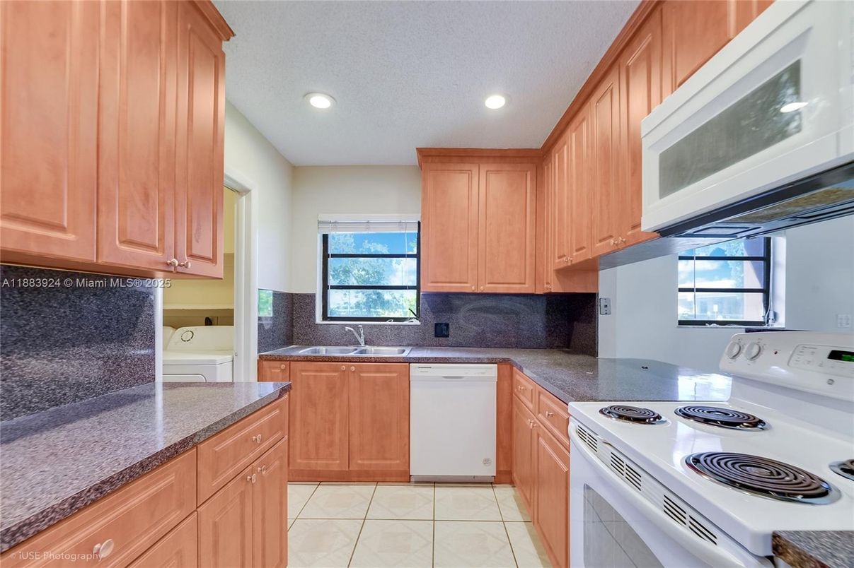 Interior, Kitchen, Recessed Lighting, Washer