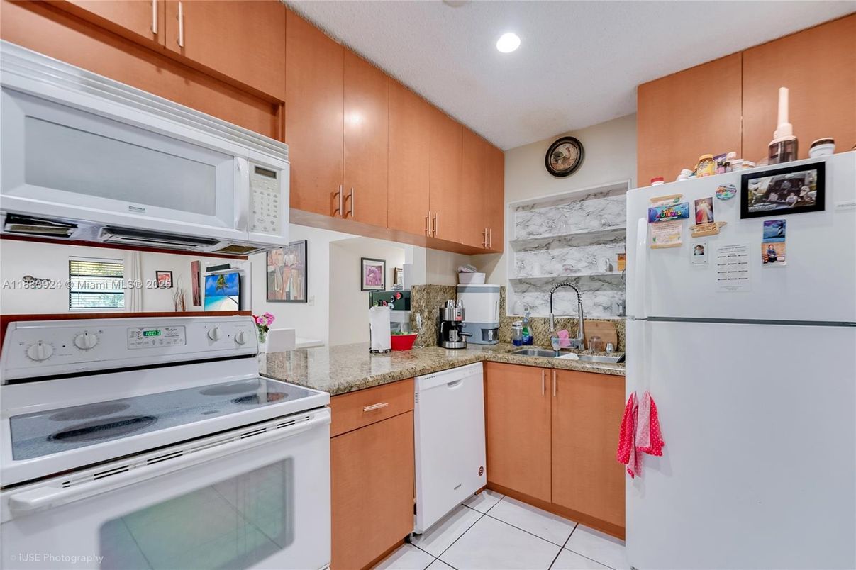 Interior, Kitchen, Marble Walls, Recessed Lighting