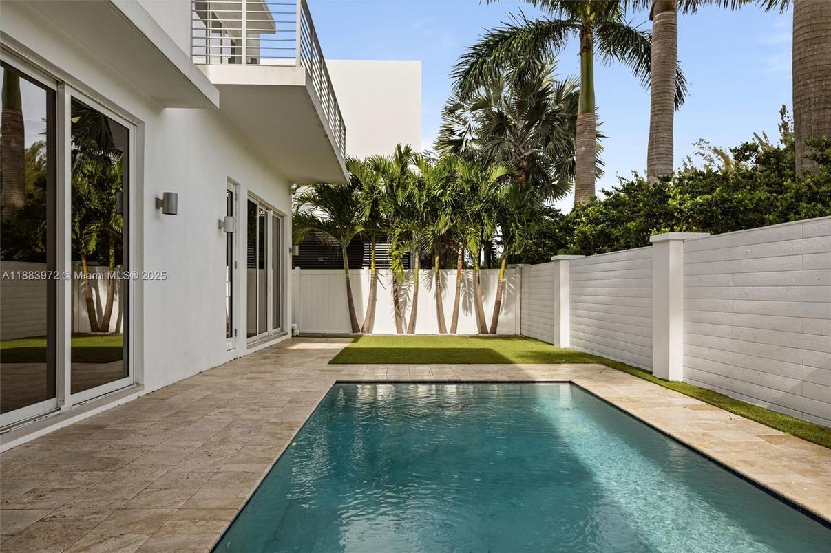 Exterior, Pool