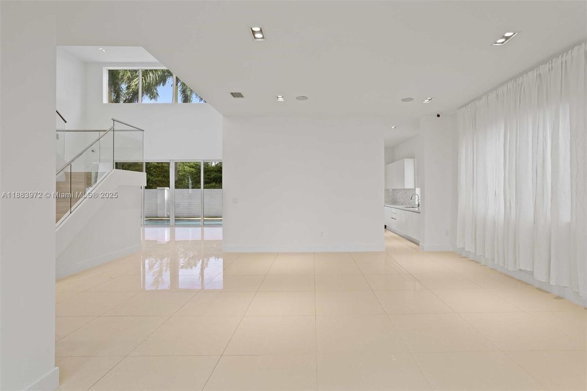 Empty room, Interior, Recessed Lighting