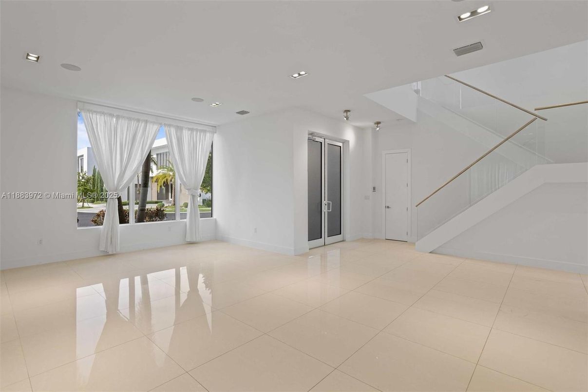 Empty room, Interior, Recessed Lighting