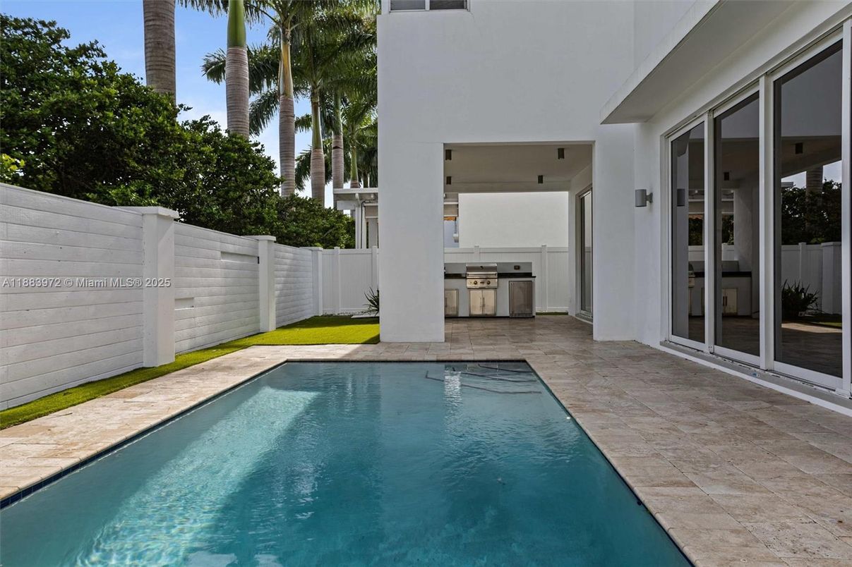 Exterior, Outdoor Kitchen, Pool