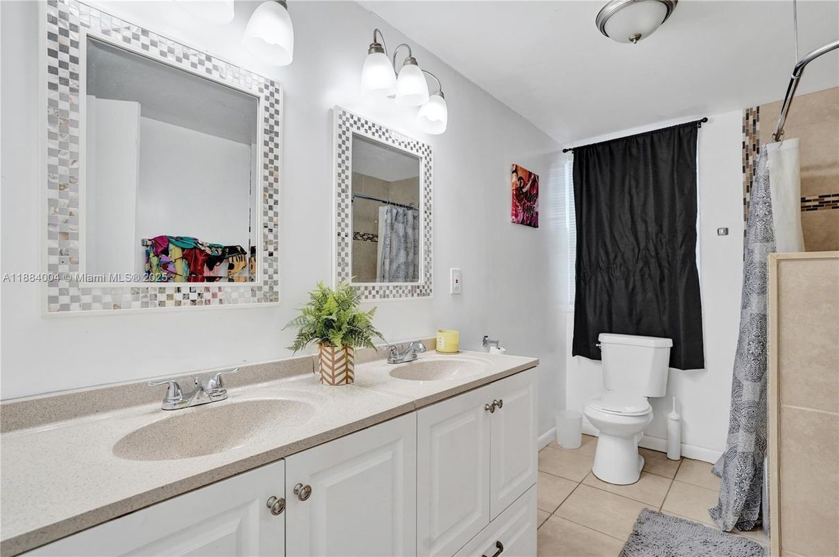 Bathroom, Dual Sink Vanities, Interior