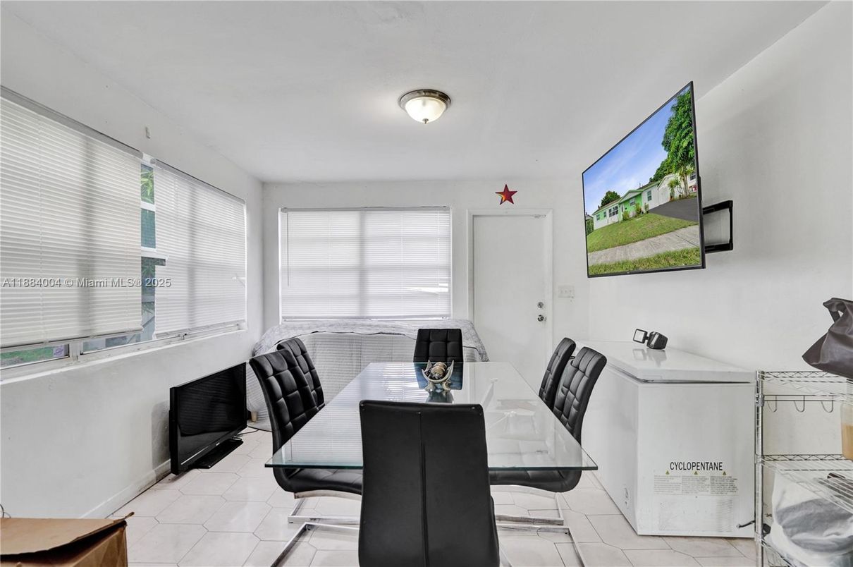 Dining room, Interior