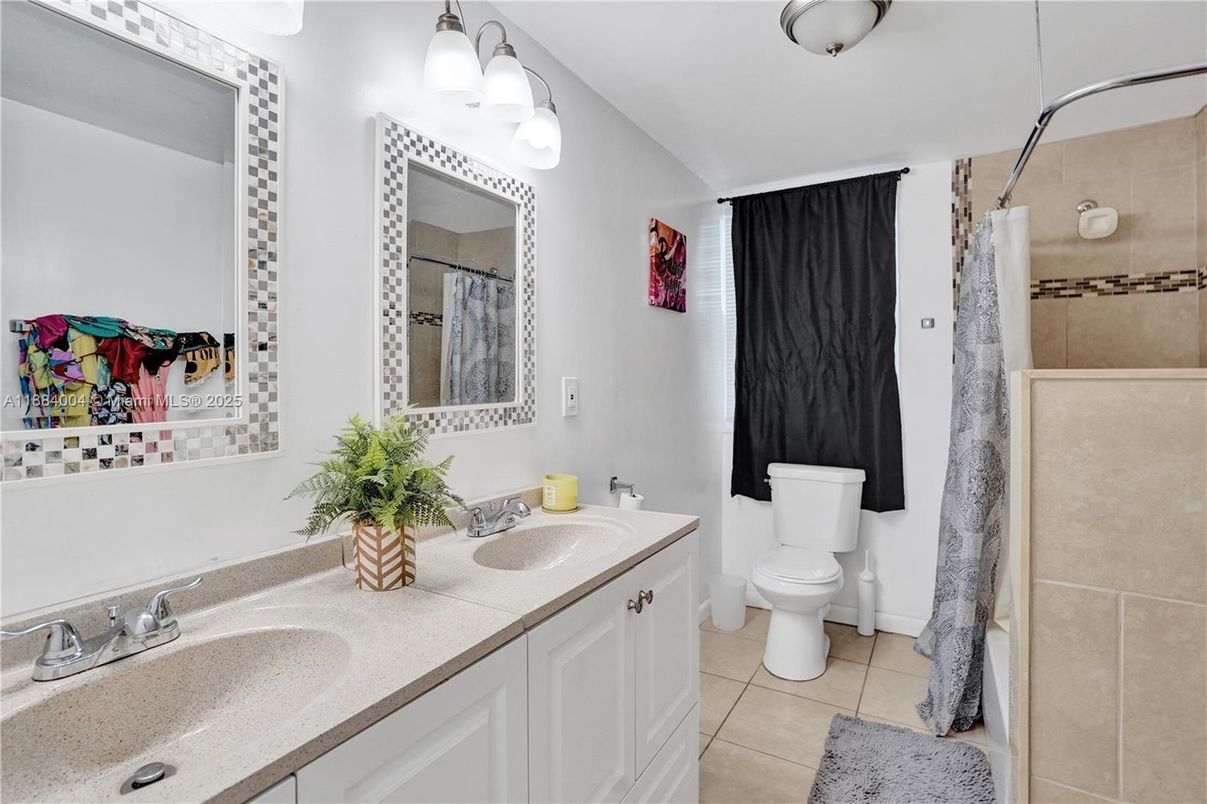 Bathroom, Dual Sink Vanities, Interior