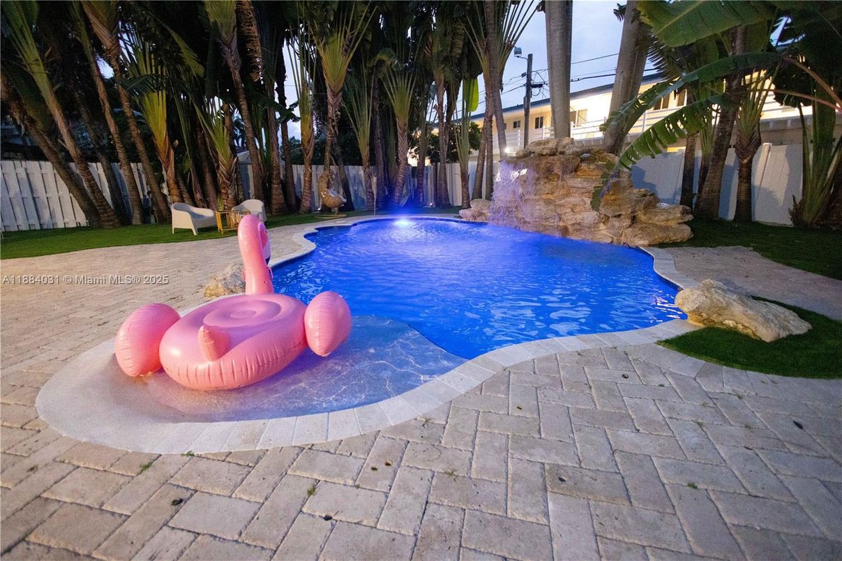 Exterior, Pool