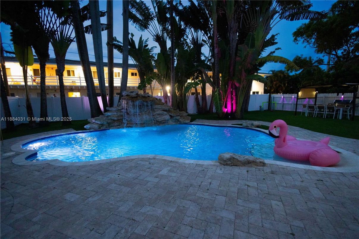 Exterior, Pool