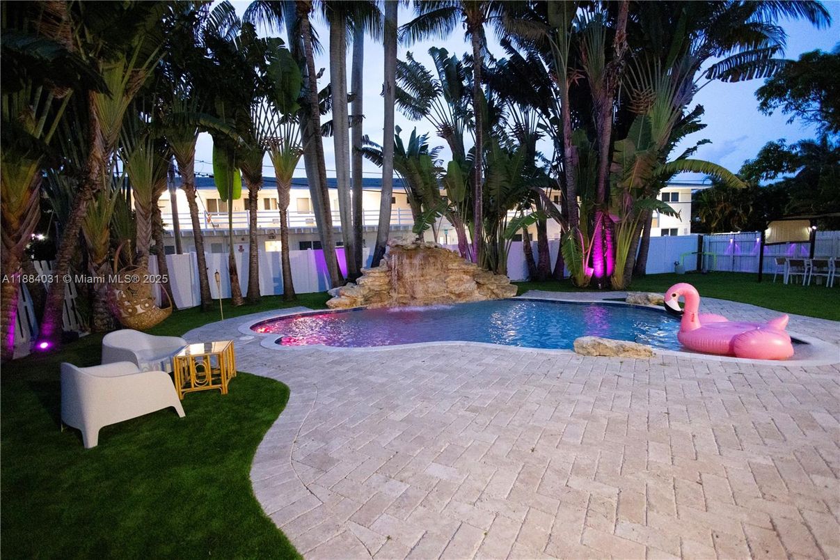 Exterior, Pool