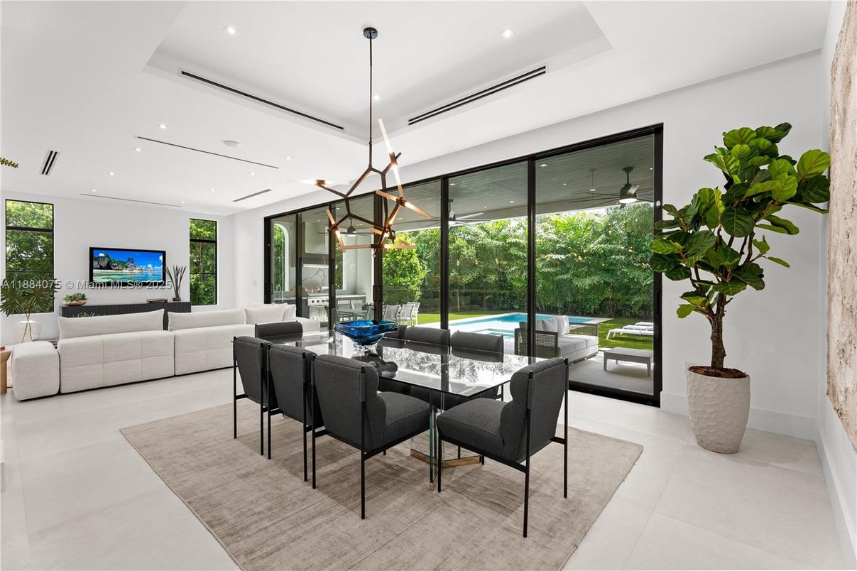 Dining room, Interior, Living room, Pendant Lights, Recessed Lighting