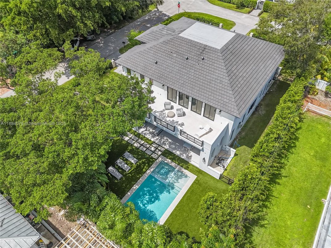 Exterior, Drone