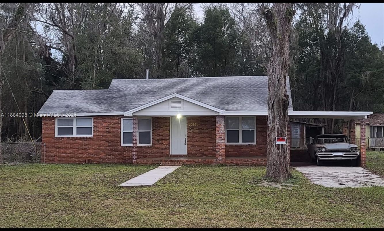 Exterior, Facade, Brick Facade, Ranch