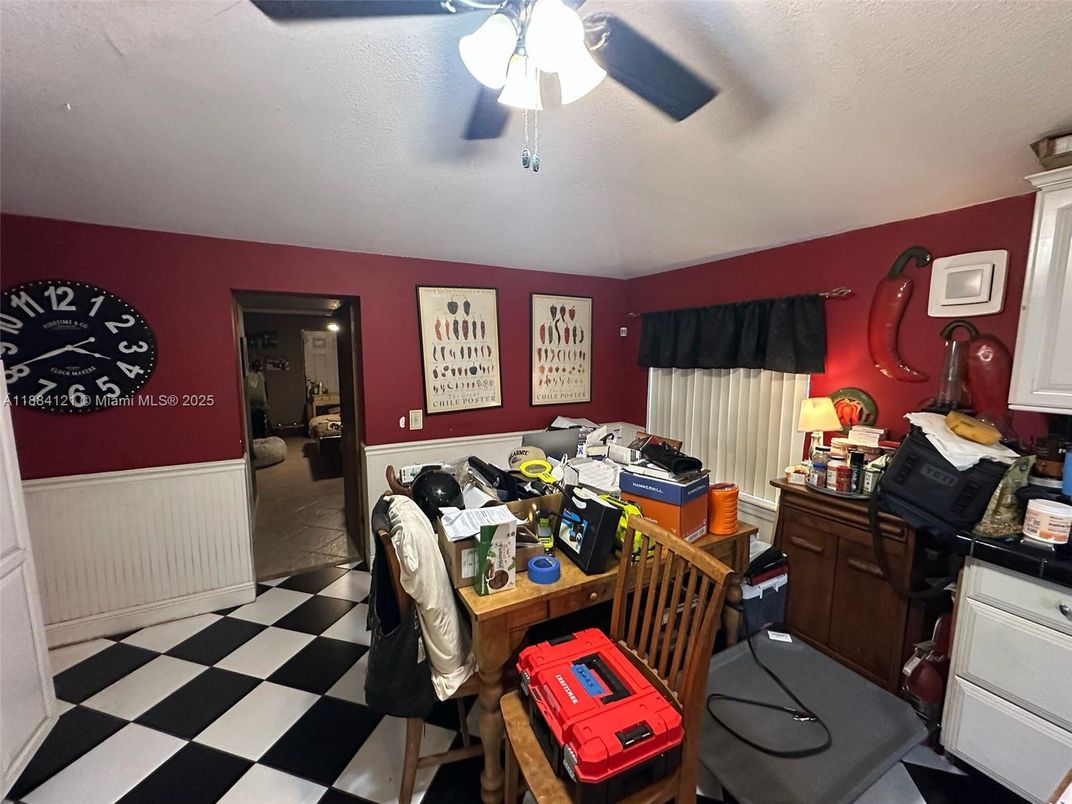 Home Office, Interior