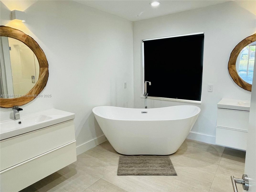 Bathroom, Free Standing Baths, Interior, Recessed Lighting